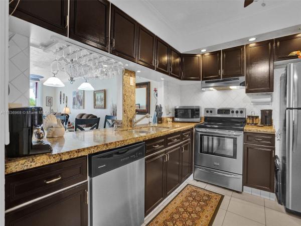 Somerset, 2861 Somerset Dr #315, Lauderdale Lakes, Florida 33311, image 2