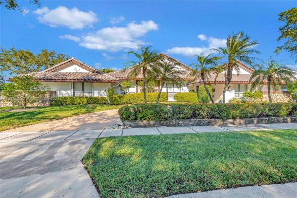 Woodfield Hunt Club, 3095 Canterbury Dr, Boca Raton, Florida 33434, image 1