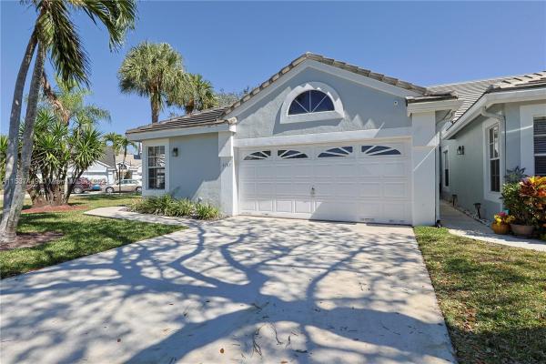 Cache, 8787 Forest Hills Blvd #44-I, Coral Springs, Florida 33065, image 1