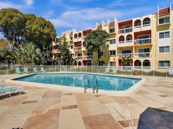 Village Of Kings Creek, 7840 Camino Real #306, Glenvar Heights, Florida 33143, image 2