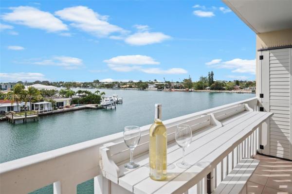 Colonnade Bay, 8530 Byron Ave #404, Miami Beach, Florida 33141, image 1