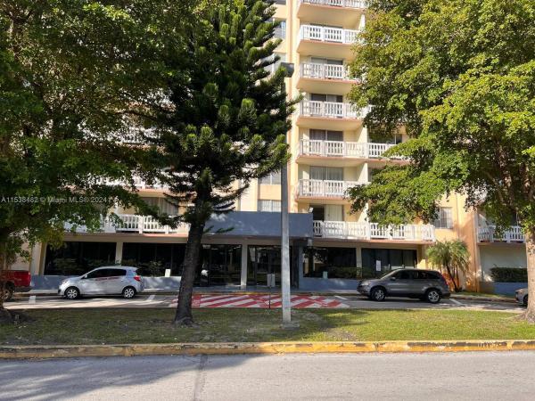 Parkway Towers, 15600 NW 7th Ave #814, Golden Glades, Florida 33169, image 1