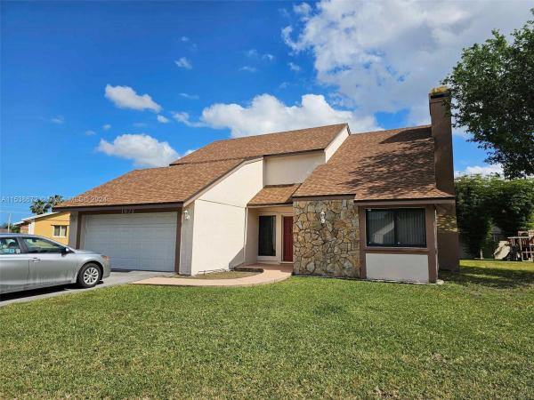 Homestead Lakes Tennessee East, 1672 N Goldeneye Ln, Homestead, Florida 33035, image 1