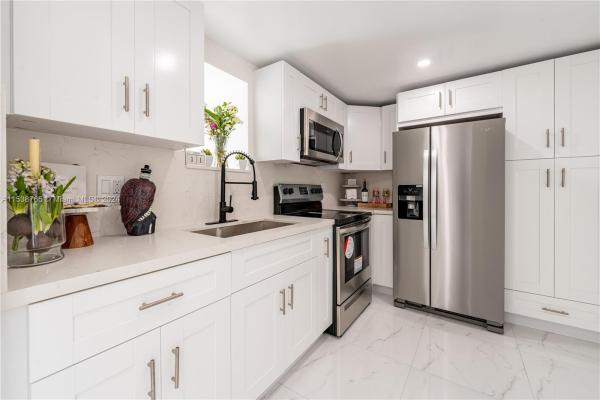 3 Horizons East, 12500 NE 15th Ave #506, North Miami, Florida 33161, image 1