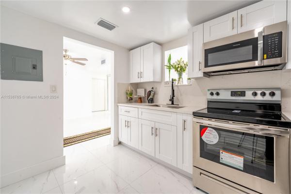 3 Horizons East, 12500 NE 15th Ave #506, North Miami, Florida 33161, image 3