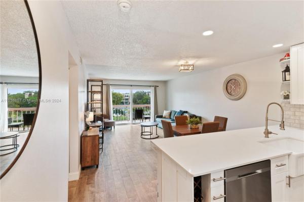 Village Of Kings Creek, 7860 Camino Real #L 411, Glenvar Heights, Florida 33143, image 2
