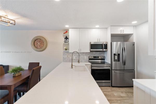 Village Of Kings Creek, 7860 Camino Real #L 411, Glenvar Heights, Florida 33143, image 3