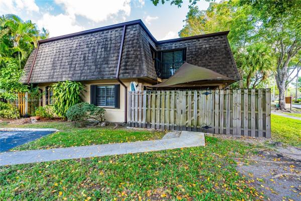 Camelot, 13985 SW 94th Cir Ln #104-1, The Hammocks, Florida 33186, image 1