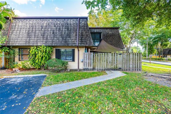 Camelot, 13985 SW 94th Cir Ln #104-1, The Hammocks, Florida 33186, image 3