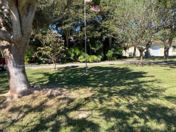 Sunkist Estates, 8291 SW 58th St, Olympia Heights, Florida 33143, image 2