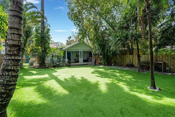 Douglas Circle, 3792 Kumquat Ave, Miami, Florida 33133, image 3