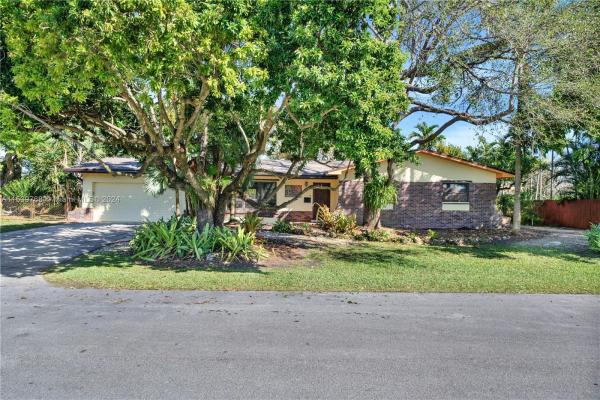Oakland Acres, 10905 SW 119th St, Kendall, Florida 33176, image 1