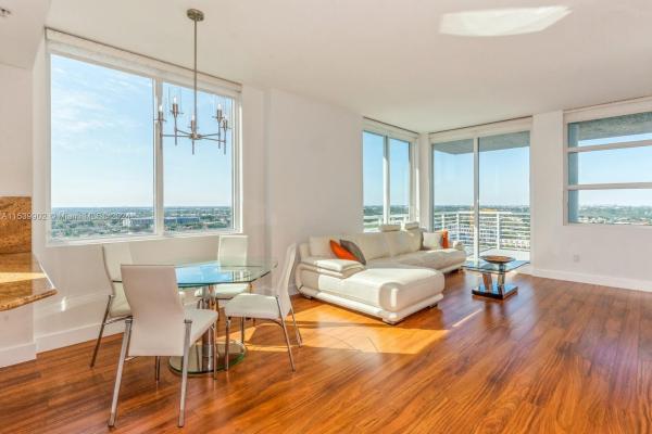 Strada 315, 315 NE 3rd Ave #1901, Fort Lauderdale, Florida 33301, image 2