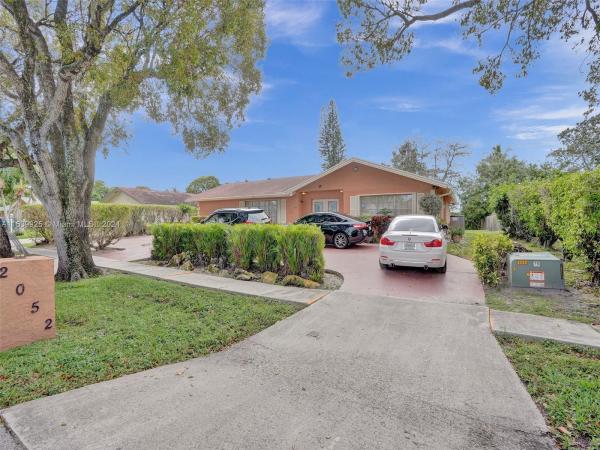 Palm Beach Lakes North, 2052 Pinehurst Dr, West Palm Beach, Florida 33407, image 1