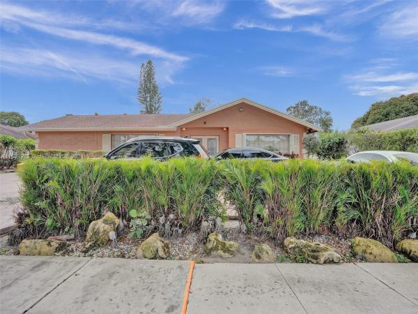 Palm Beach Lakes North, 2052 Pinehurst Dr, West Palm Beach, Florida 33407, image 2