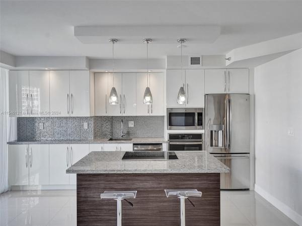 Mystic Pointe Tower 500, 3530 Mystic Pointe Dr #1014, Aventura, Florida 33180, image 2