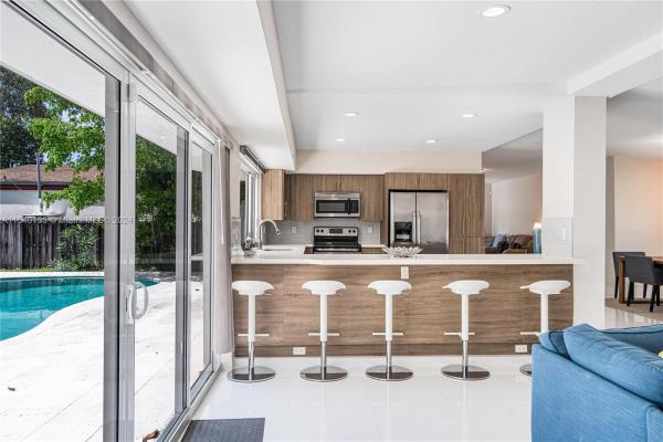 Sky Lake, 1940 NE 186th Dr, North Miami Beach, Florida 33179, image 3