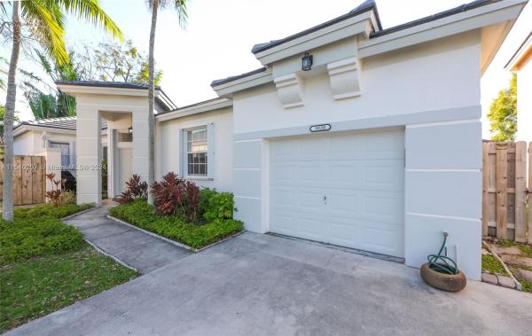 Monterey Lakes, 9020 SW 214th St, Cutler Bay, Florida 33189, image 2
