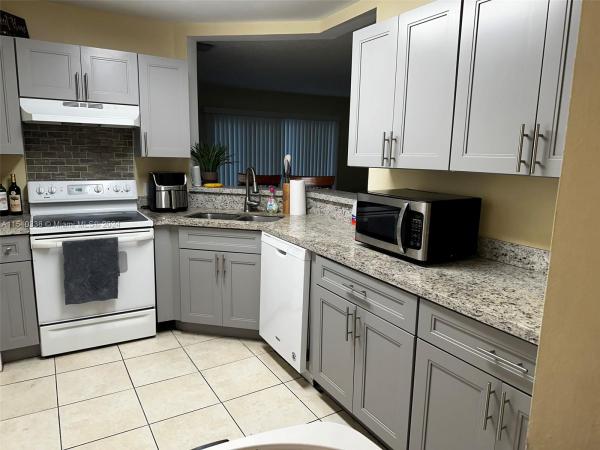 Summer Lake, 3433 NW 44th St #105, Oakland Park, Florida 33309, image 1
