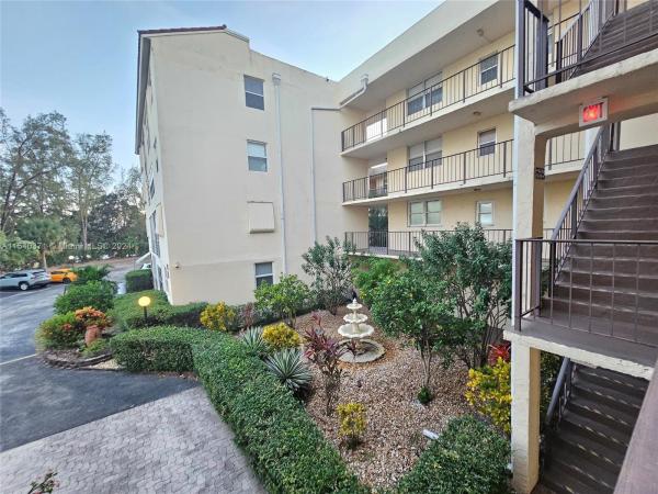 Somerset, 2871 Somerset Dr #112, Lauderdale Lakes, Florida 33311, image 2
