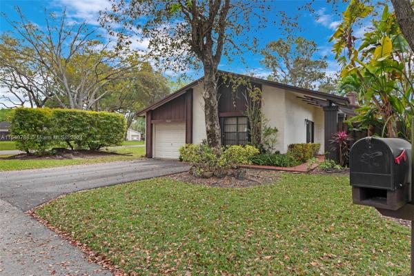 Patio Homes In The Crossings, 13606 SW 117th Ln, The Crossings, Florida 33186, image 3