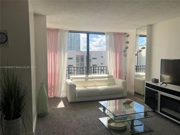 Plaza Of The Americas, 17021 N Bay Rd #922, Sunny Isles Beach, Florida 33160, image 3