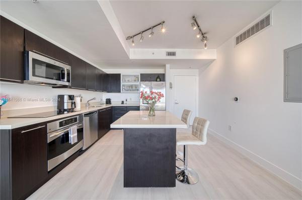 The Ivy At Riverfront, 90 SW 3rd St #3607, Miami, Florida 33130, image 2
