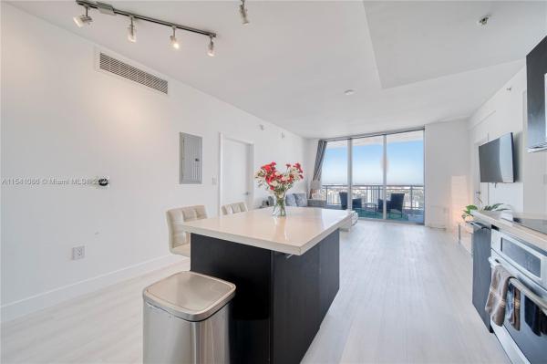 The Ivy At Riverfront, 90 SW 3rd St #3607, Miami, Florida 33130, image 3