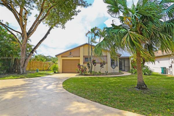Sawgrass Village 2, 2206 Seagrape Cir, Coconut Creek, Florida 33066, image 1