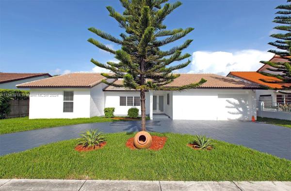 University Park East, 220 SW 134th Ave, Tamiami, Florida 33184, image 1