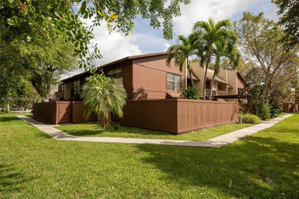 Snapper Village, 6507 SW 116th Pl #H-9, Kendall, Florida 33173, image 2