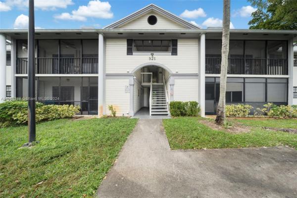 Carmel At The California Club, 921 NE 199th St #108, Ives Estates, Florida 33179, image 1