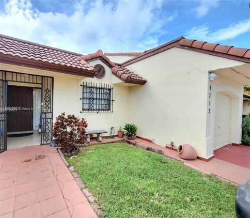 Townhomes Of Country Lake, 6312 NW 188th Ln, Country Club, Florida 33015, image 3