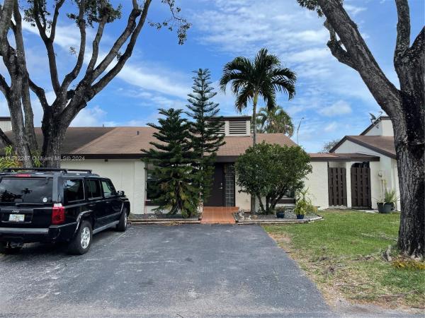 Woodgate East, 7027 SW 127th Ct, Kendale Lakes, Florida 33183, image 1