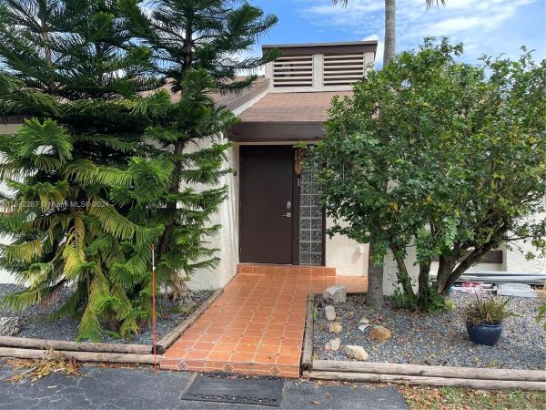Woodgate East, 7027 SW 127th Ct, Kendale Lakes, Florida 33183, image 3