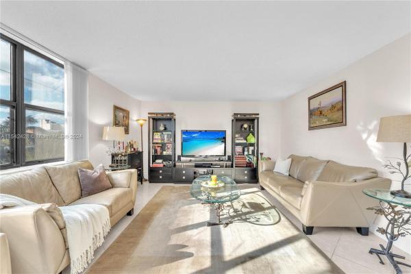 Villa Dorada, 20401 NE 30th Ave #424-8, Aventura, Florida 33180, image 2