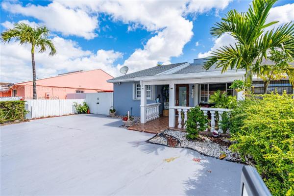 Grand Canal Homes, 425 SW 96th Ct #1, Fountainebleau, Florida 33174, image 3