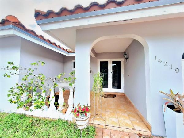 Munne Royal Homes, 14219 Sw 100th Ln, The Hammocks, Florida 33186, image 3
