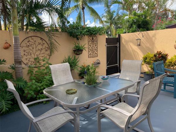 Villas Central, 1390 E Golfview Dr, Pembroke Pines, Florida 33026, image 2
