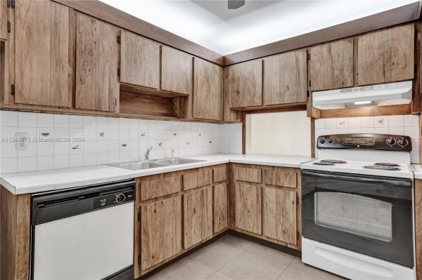Villas At Carriage Hills Lakeside, 2 Briarwood Cir #102, Hollywood, Florida 33024, image 1
