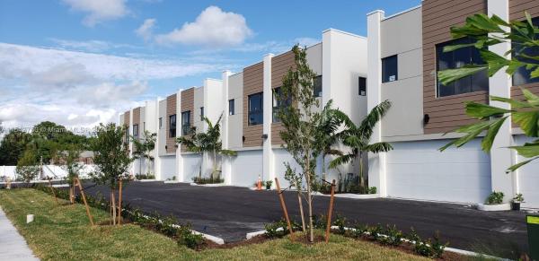 Savona Homes, 4218 NE 7th Ter #4, Oakland Park, Florida 33334, image 1