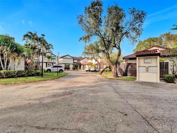 Village Homes At Lakes Of The Meadow, 15230 SW 48th Ter #B-86, Kendall West, Florida 33185, image 3