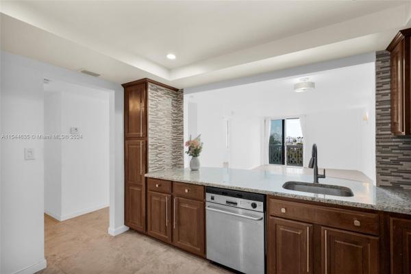 Admiral Towers, 1020 Meridian Ave #505, Miami Beach, Florida 33139, image 3