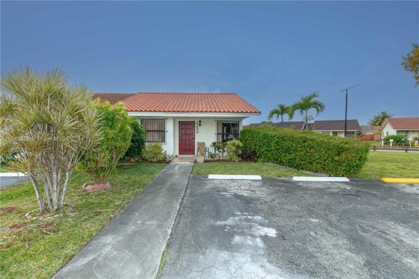 Lakewood Townhome Villas, 1490 SW 124th Place Concourse, Tamiami, Florida 33184, image 1