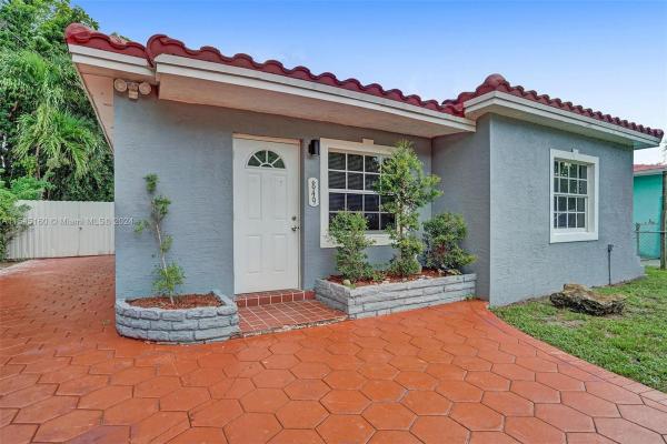 Irons Manor, 849 NE 133rd St, North Miami, Florida 33161, image 1