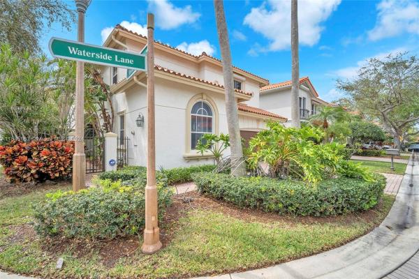 Edgewater, 1060 Waterside Ln, Hollywood, Florida 33019, image 3