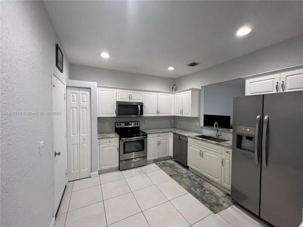 Pine Bay, 5549 NW 90th Ave, Sunrise, Florida 33351, image 1