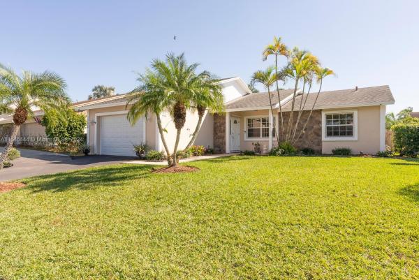 Homestead Lakes Tennessee East, 1302 N Fieldlark Ln, Homestead, Florida 33035, image 1