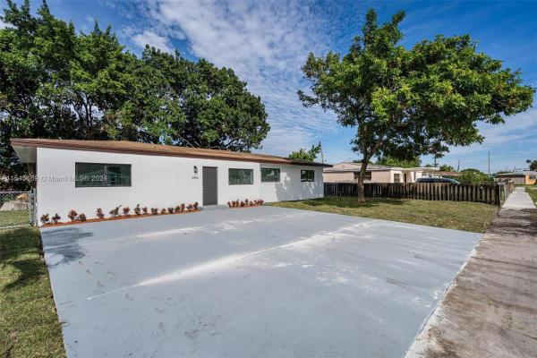 North Ridge, 281 NW 182nd Ter, Miami Gardens, Florida 33169, image 2