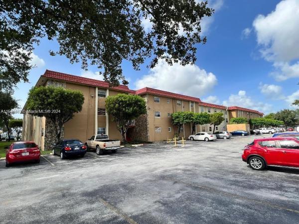 Royal Palm Gardens, 4655 Palm Ave #312, Hialeah, Florida 33012, image 1